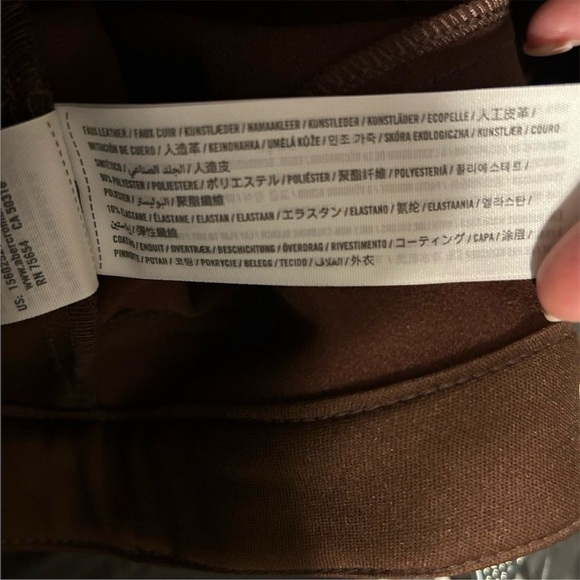 Abercrombie & Fitch Curve Love Vegan Leather 90s Relaxed size 8 Pants 29” waist - Picture 7 of 13